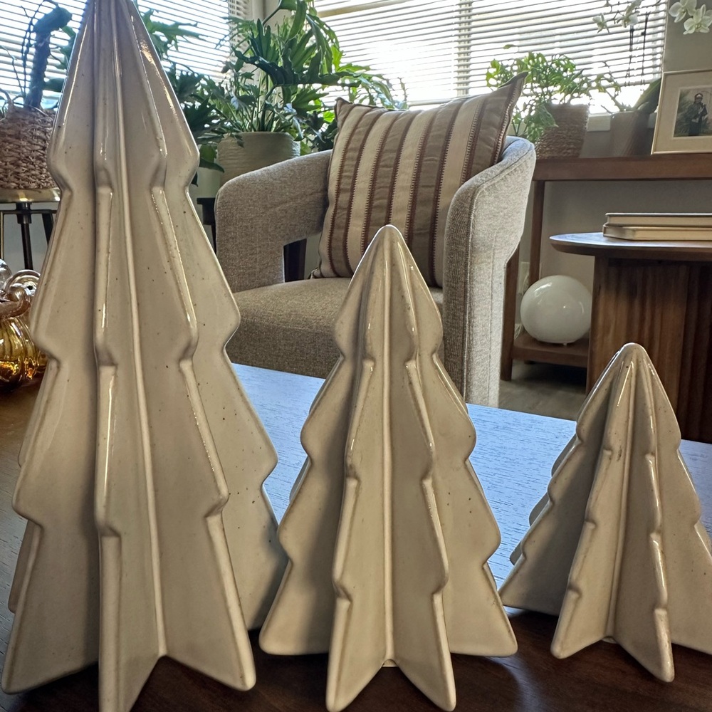 Elegant White Ceramic Christmas Tree Set